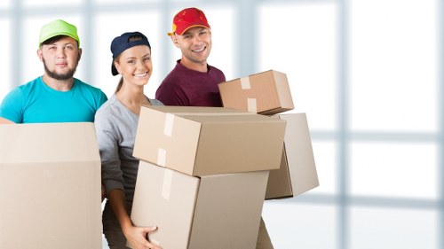 Removal truck supporting a Cranford residential relocation